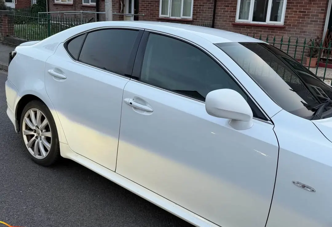 Lexus IS 250 · side windows