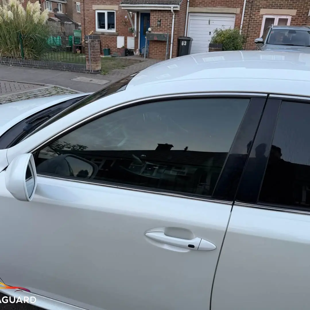 Lexus IS 250 · side windows