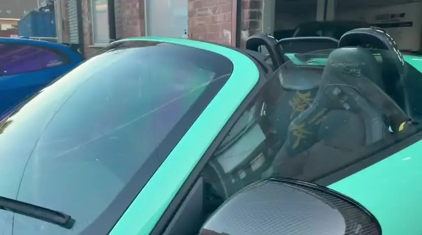 Porsche · windscreen