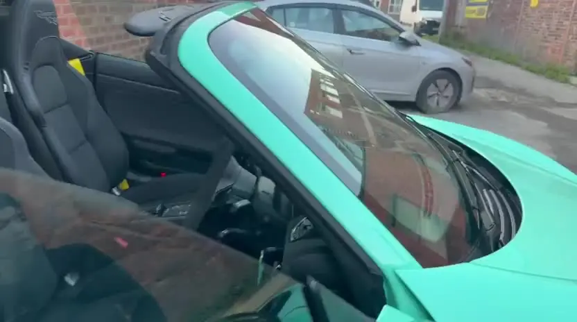 Porsche · side glass